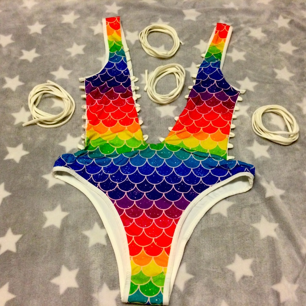 NWOT Rainbow Fish Scale Pattern Swimsuit Multi-Color Size M